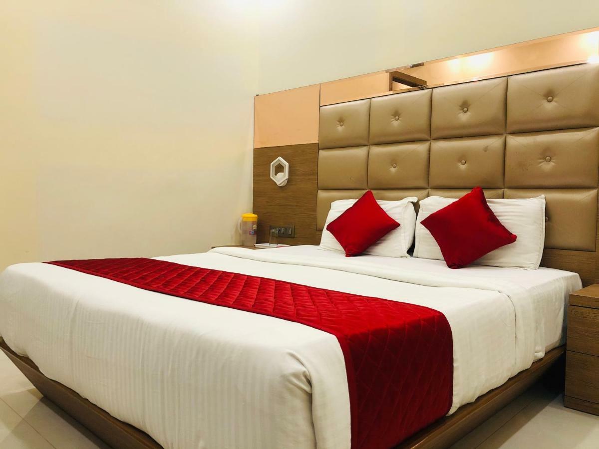 Hotel Guestinn Residency Мумбаи Экстерьер фото