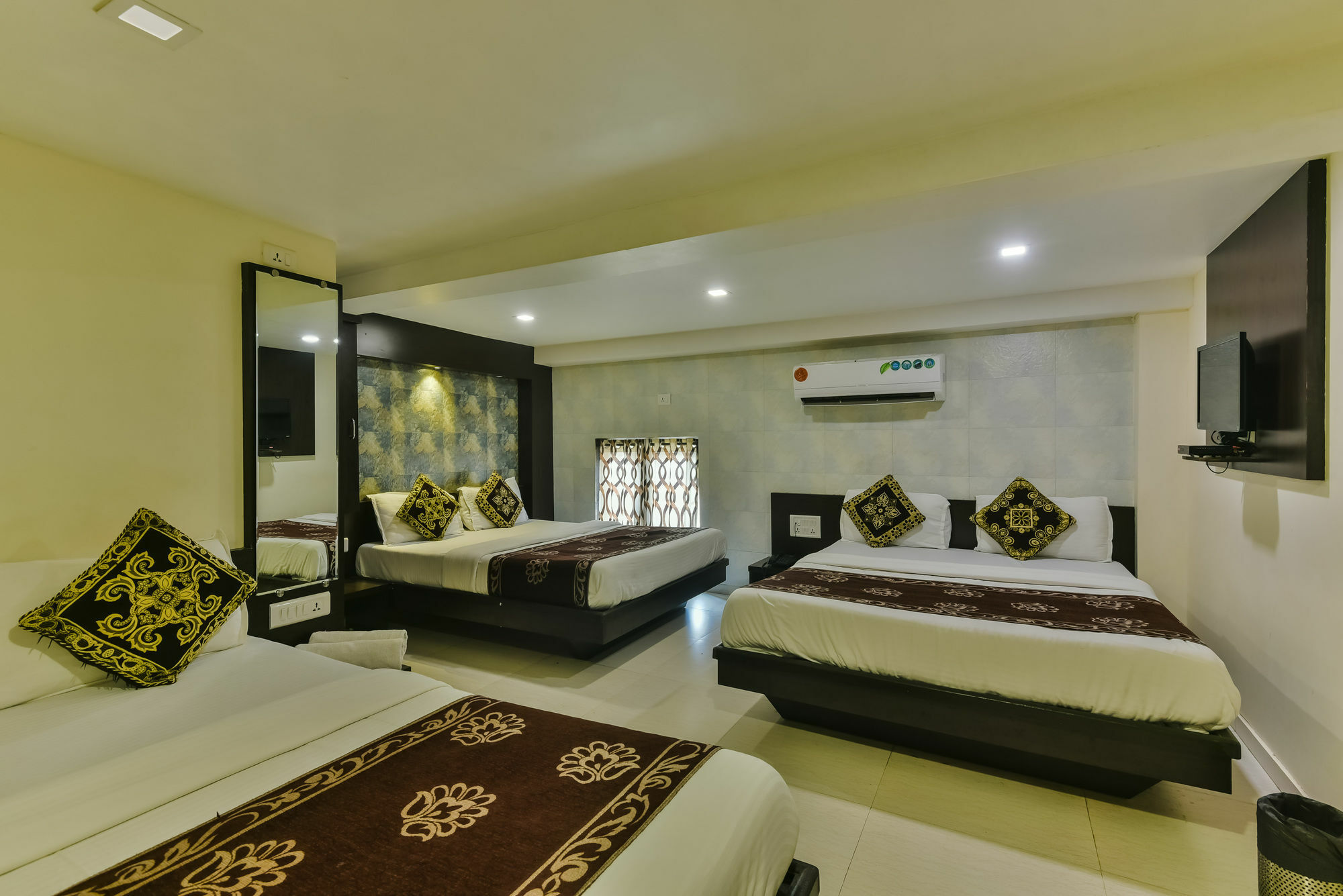 Hotel Guestinn Residency Мумбаи Экстерьер фото