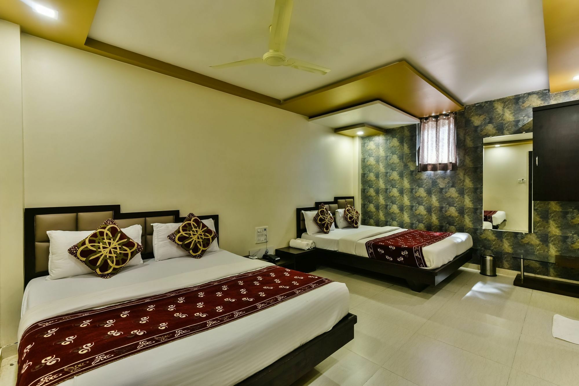 Hotel Guestinn Residency Мумбаи Экстерьер фото