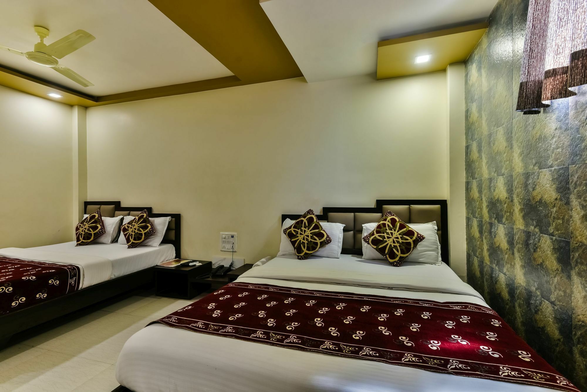 Hotel Guestinn Residency Мумбаи Экстерьер фото