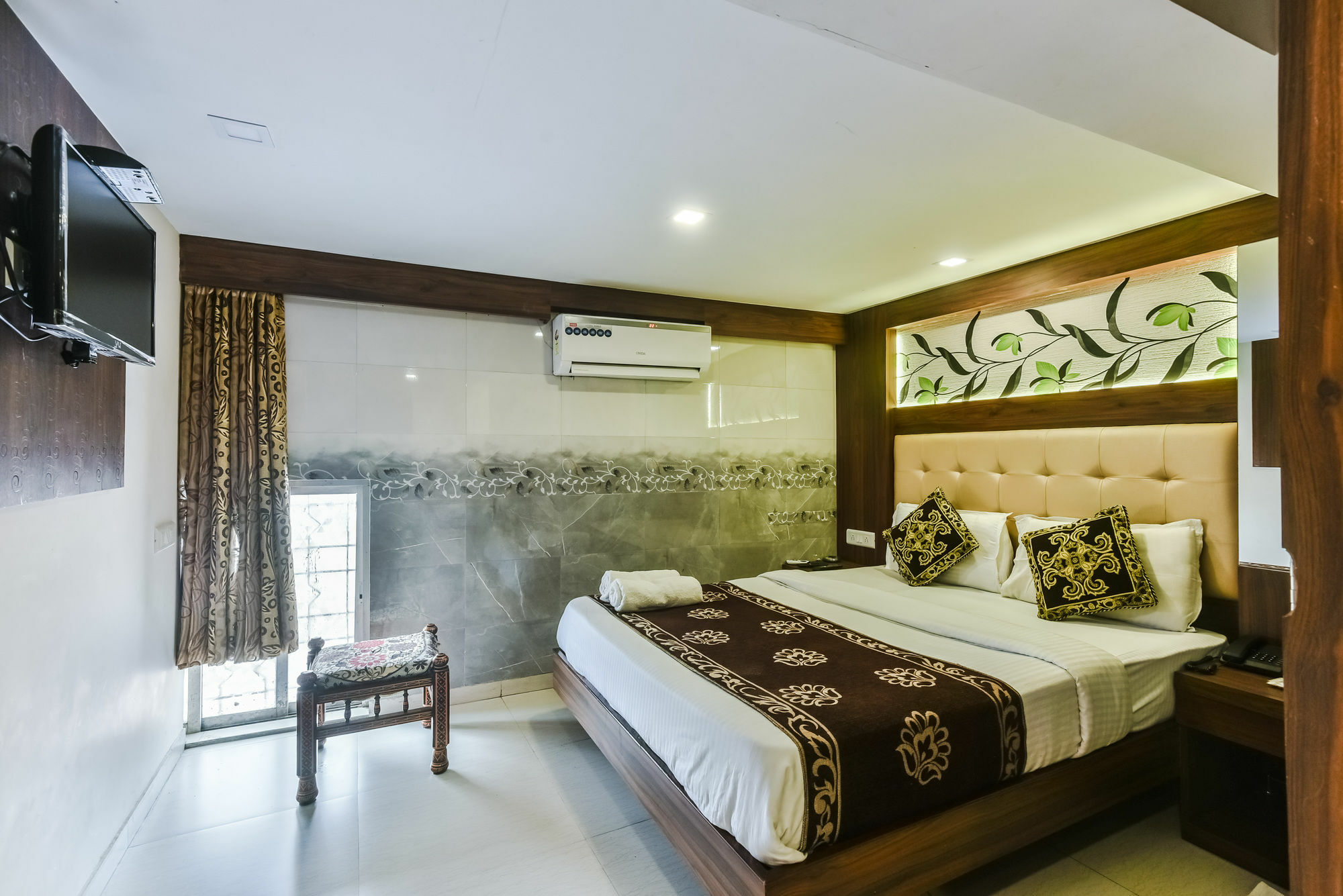 Hotel Guestinn Residency Мумбаи Экстерьер фото