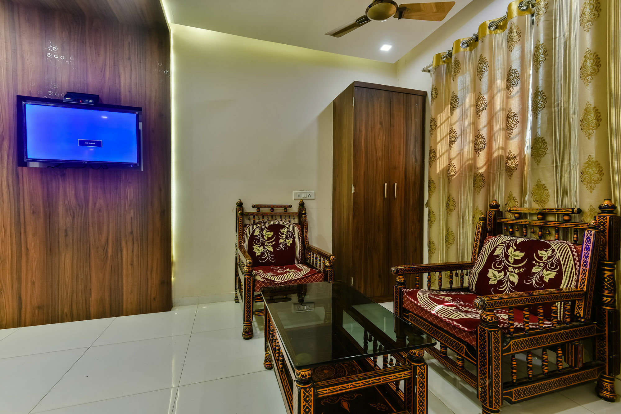 Hotel Guestinn Residency Мумбаи Экстерьер фото