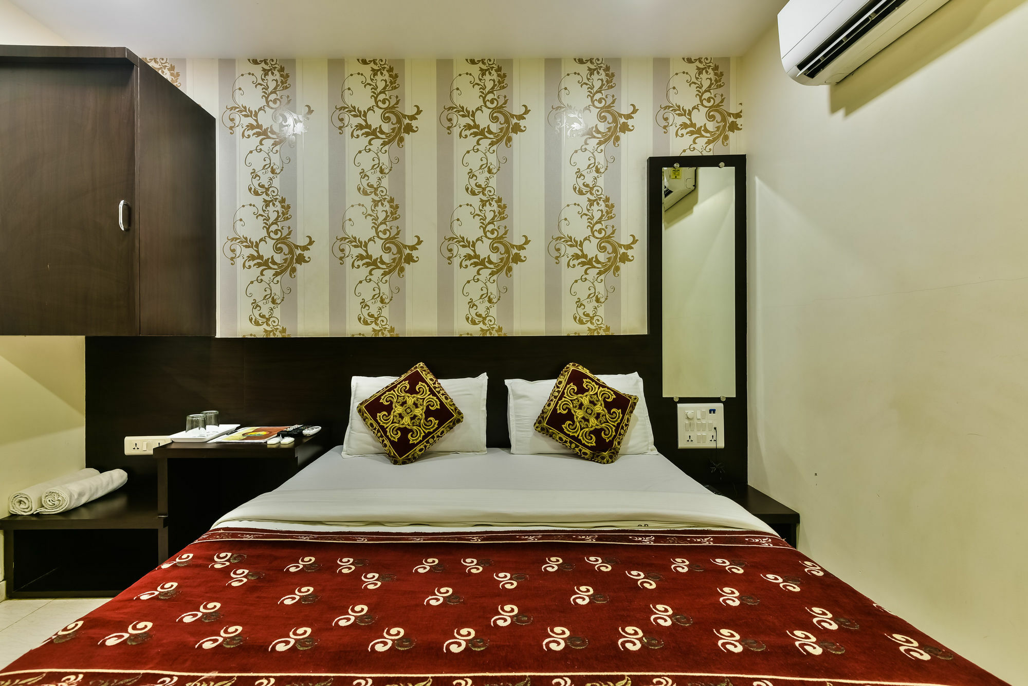 Hotel Guestinn Residency Мумбаи Экстерьер фото