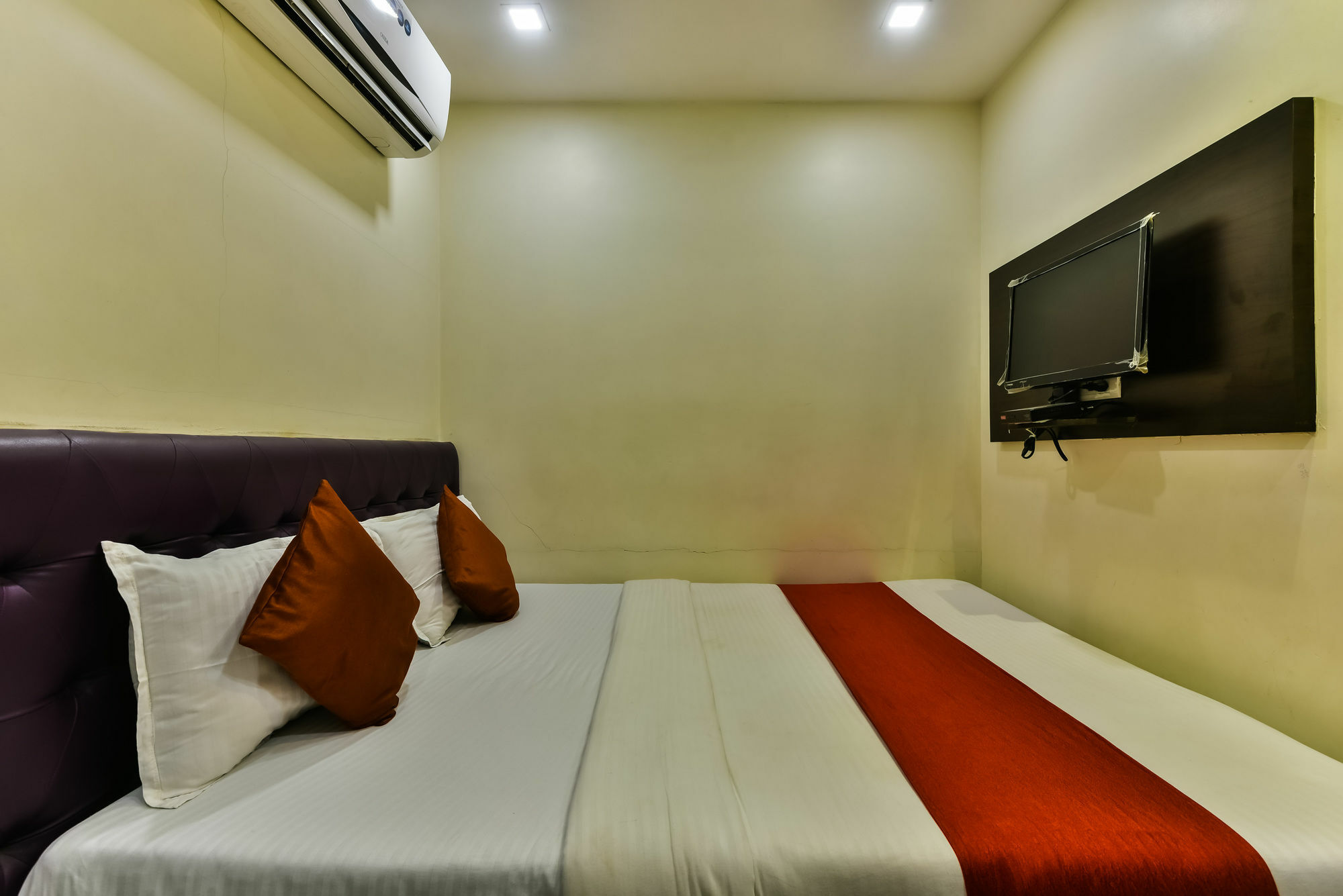 Hotel Guestinn Residency Мумбаи Экстерьер фото
