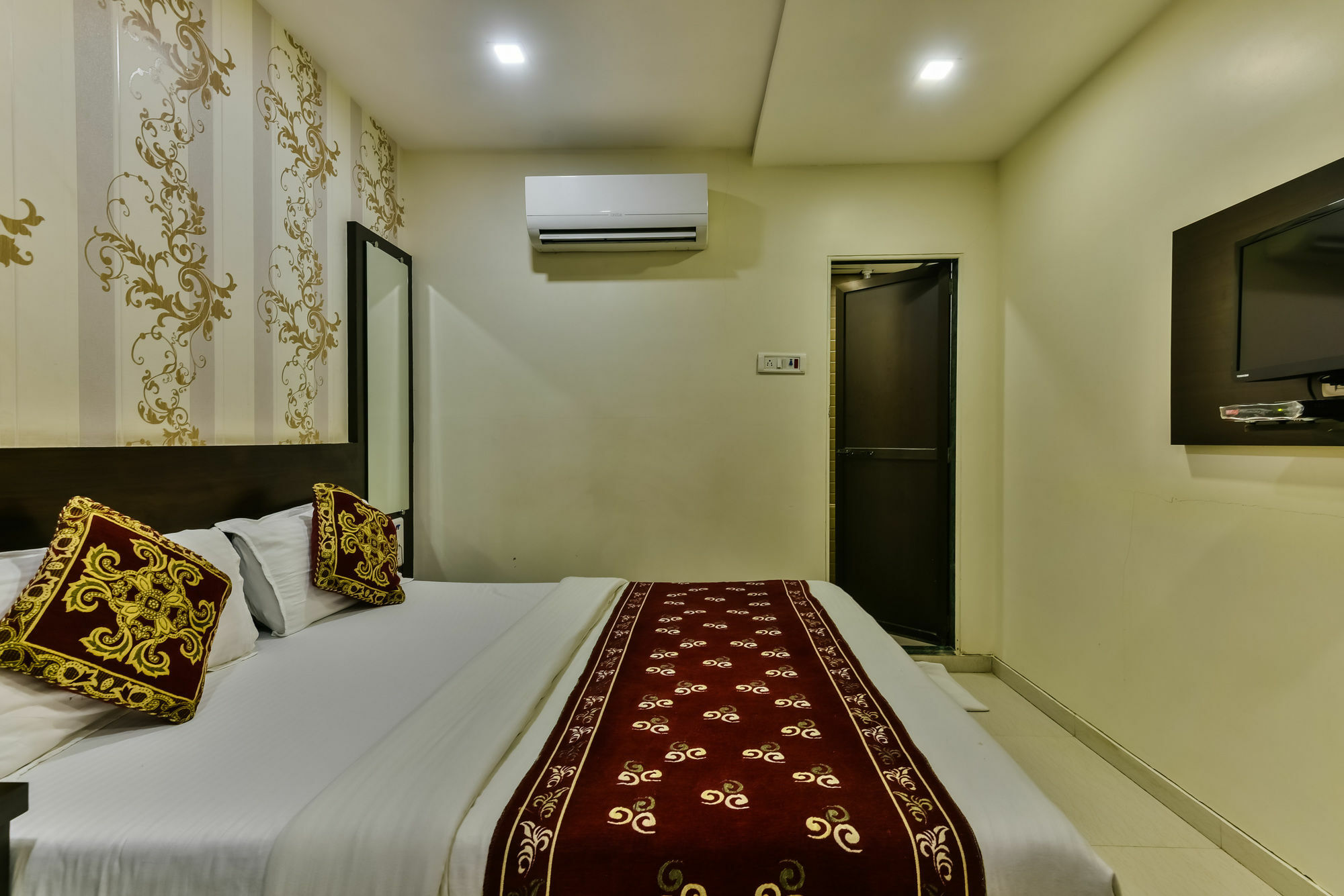 Hotel Guestinn Residency Мумбаи Экстерьер фото
