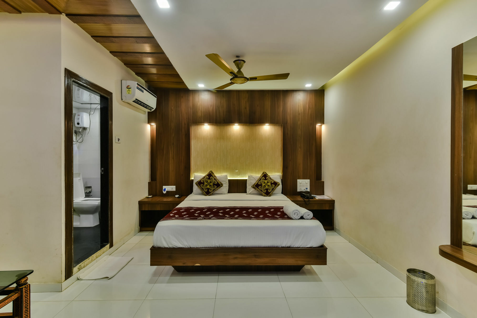 Hotel Guestinn Residency Мумбаи Экстерьер фото