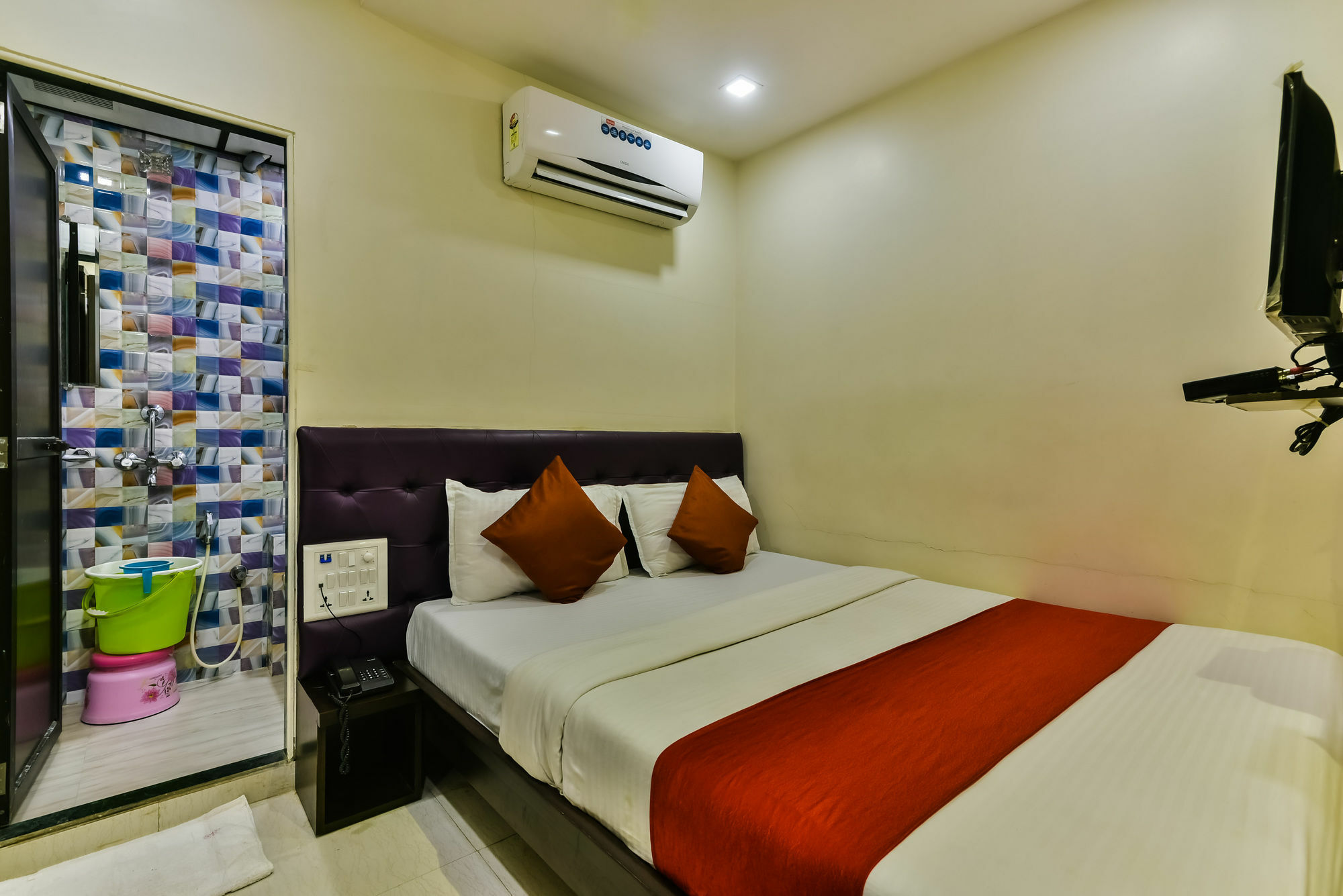 Hotel Guestinn Residency Мумбаи Экстерьер фото